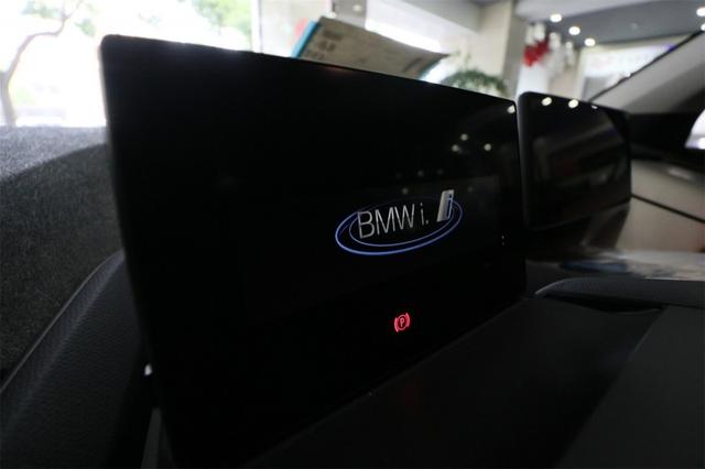 这款宝马i3，劳斯莱斯对开门，看了之后，都想给老婆入手一辆！